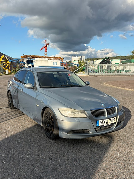 BMW 325i 2 of 6