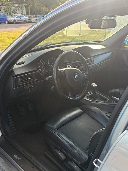 BMW 325i 5 of 6