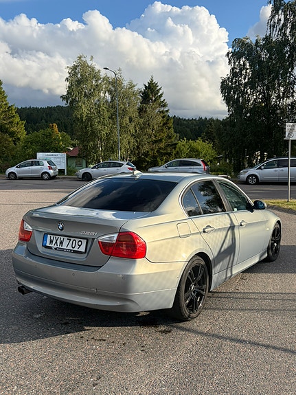 BMW 325i 3 of 6