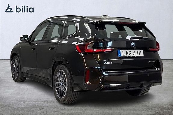 BMW iX1 5 of 16