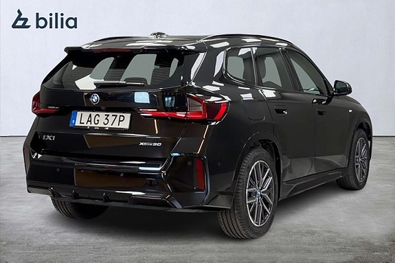 BMW iX1 6 of 16
