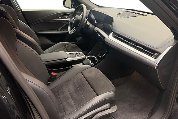 BMW iX1 13 of 16