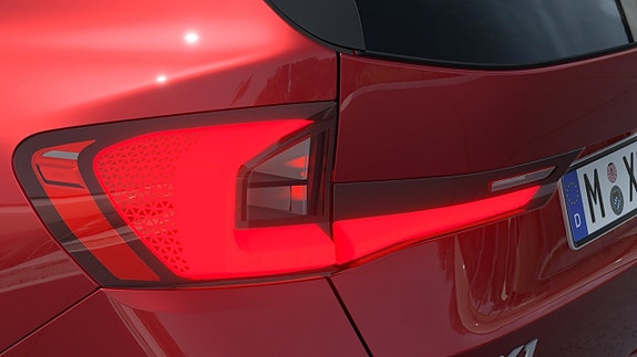 BMW iX1 8 of 13