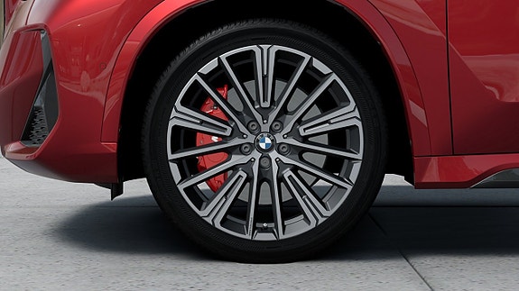 BMW iX1 7 of 13