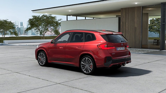 BMW iX1 2 of 13