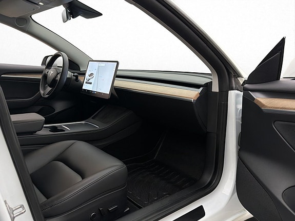 Tesla Model 3 17 of 30
