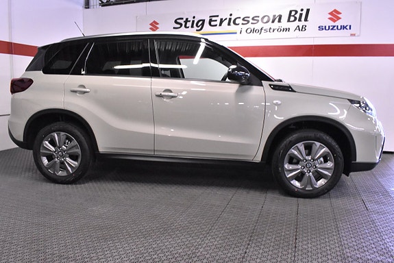 Suzuki Vitara 2 of 22