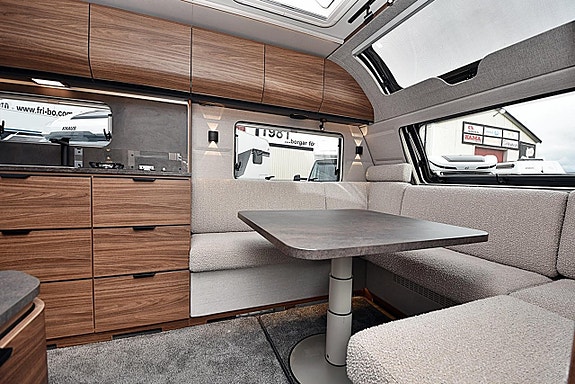 Knaus 660 UDF Nordwind, Barnkammare/Dubbelbädd 5 of 27