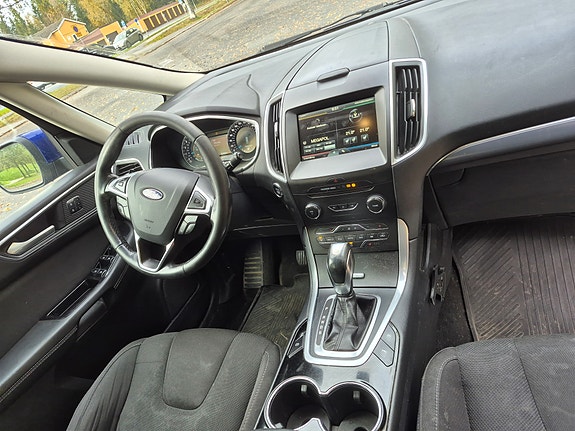 Ford S-MAX 5 of 6
