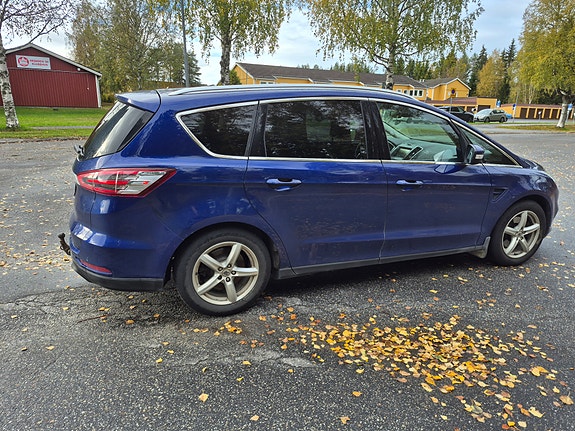 Ford S-MAX 3 of 6