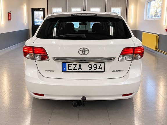 Toyota Avensis 4 of 14