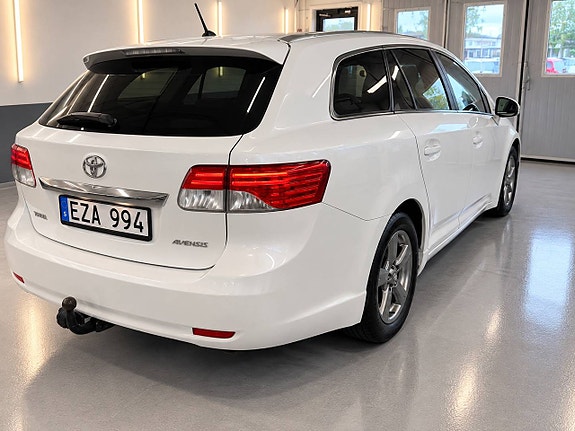Toyota Avensis 6 of 14