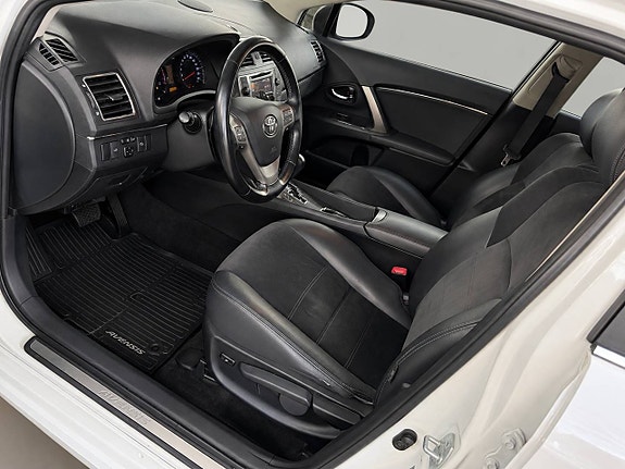 Toyota Avensis 8 of 14