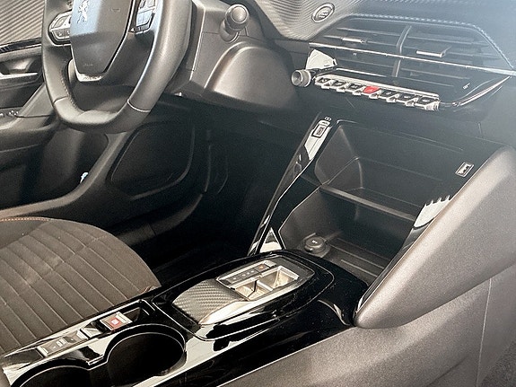 Peugeot e-2008 10 of 15