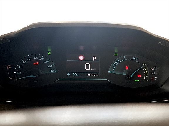 Peugeot e-2008 8 of 15