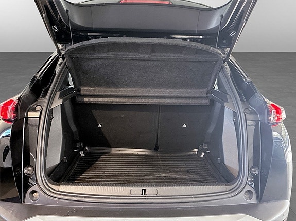 Peugeot e-2008 15 of 15
