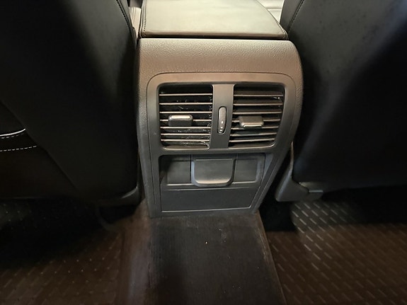 Volkswagen Passat 13 of 25