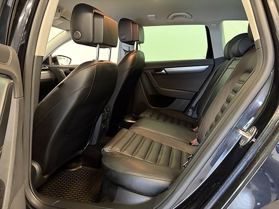 Volkswagen Passat 12 of 25