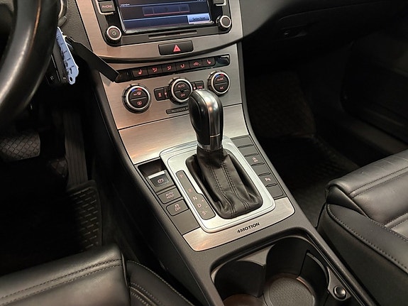 Volkswagen Passat 18 of 25