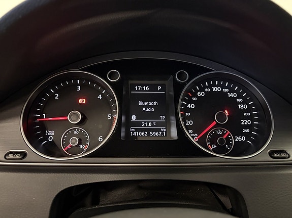 Volkswagen Passat 17 of 25