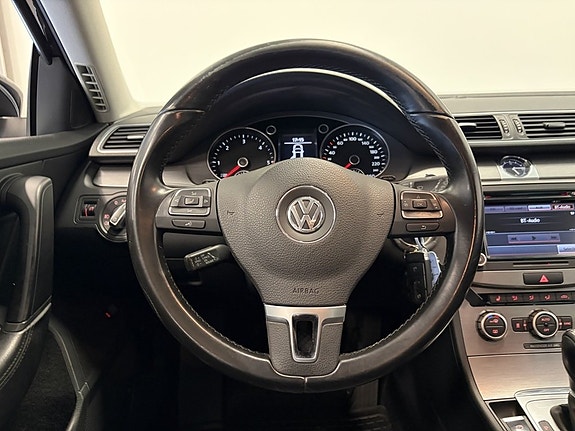 Volkswagen Passat 15 of 25