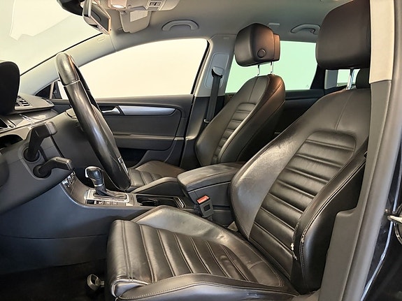 Volkswagen Passat 10 of 25