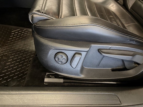 Volkswagen Passat 11 of 25