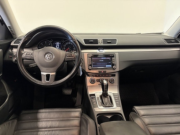 Volkswagen Passat 24 of 25
