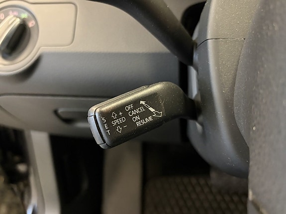 Volkswagen Passat 16 of 25