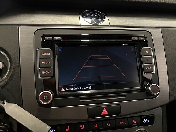 Volkswagen Passat 20 of 25