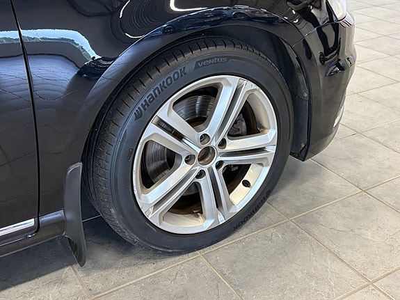 Volkswagen Passat 3 of 25