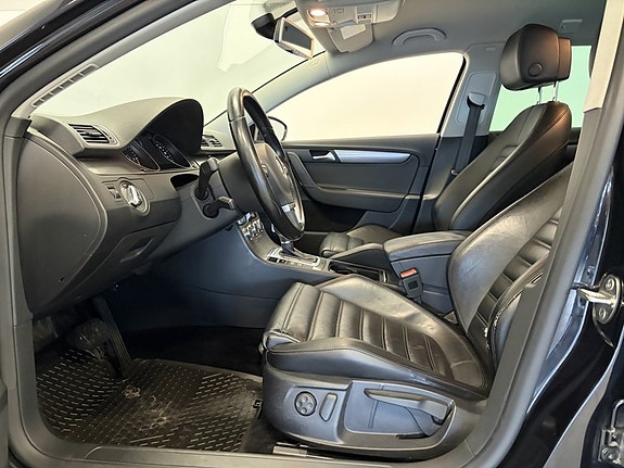 Volkswagen Passat 9 of 25