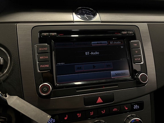 Volkswagen Passat 19 of 25