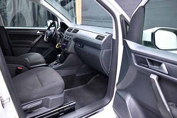 Volkswagen Caddy Maxi 11 of 22