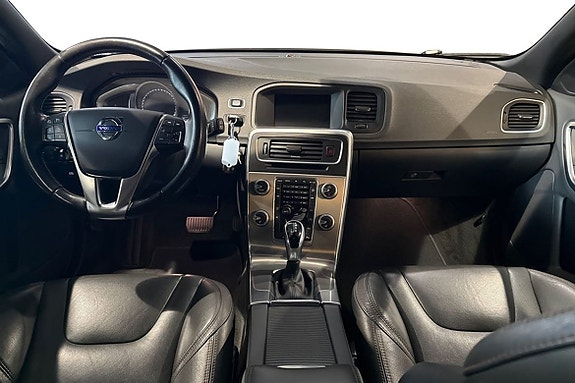 Volvo V60 Cross Country 7 of 18