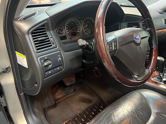 Volvo XC70 12 of 19