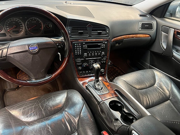 Volvo XC70 11 of 19