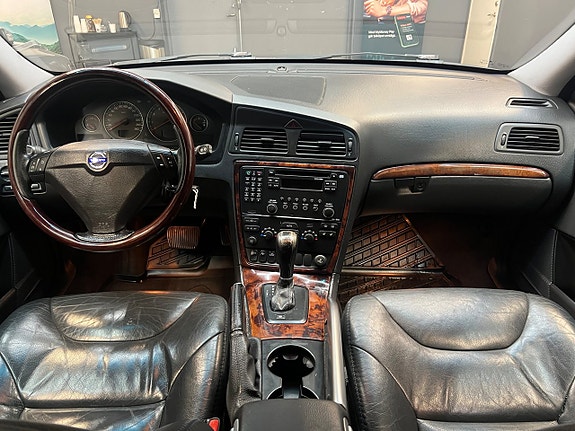 Volvo XC70 8 of 19