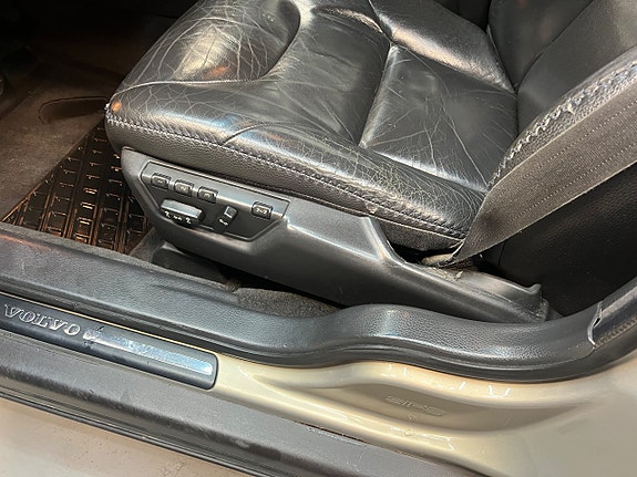 Volvo XC70 13 of 19