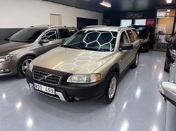 Volvo XC70 2 of 19