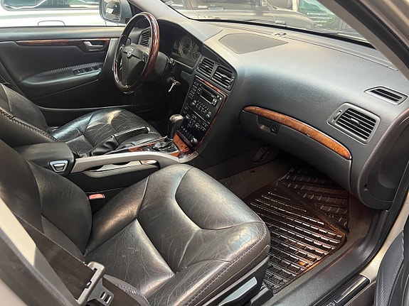 Volvo XC70 9 of 19