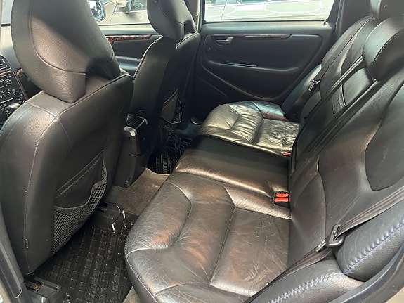 Volvo XC70 14 of 19