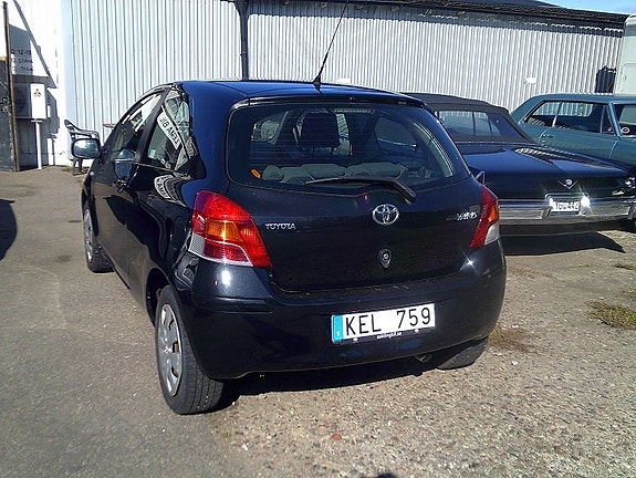 Toyota Yaris 2 of 3