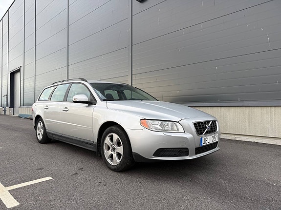 Volvo V70 3 of 7