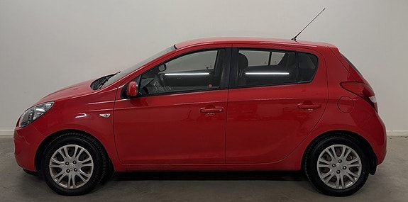 Hyundai i20 2 of 10