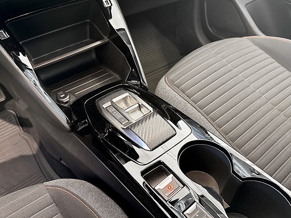 Peugeot e-208 12 of 17