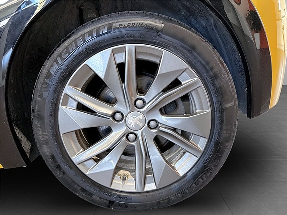 Peugeot e-208 16 of 17