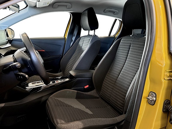 Peugeot e-208 4 of 17