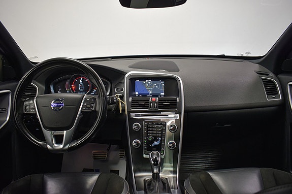 Volvo XC60 8 of 29