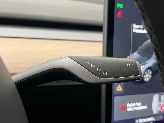 Tesla Model Y 19 of 30